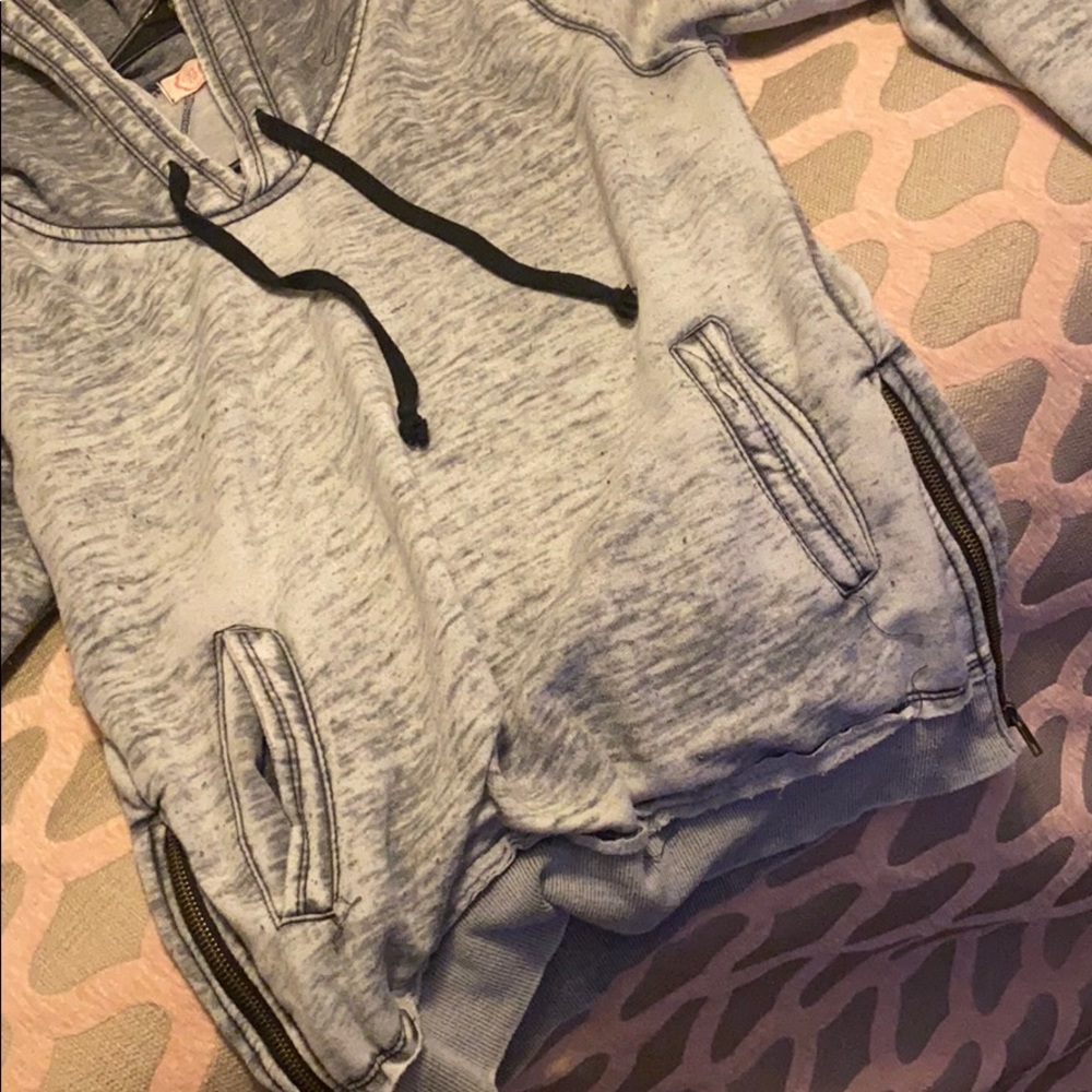 Pullover - Picture 3 of 3